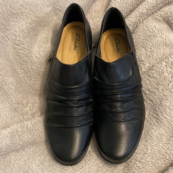 Emily Cove Slip-On Black Size 8M
Current price: $89.9 - Picture 3 of 9
